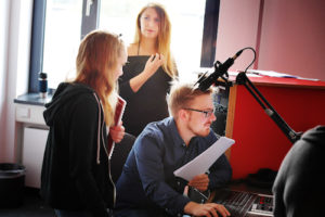 Studioaufnahmen bei Radio Bochum für das Schüler-Hörspielprojekt „ Einhundertundelf - Zeitreise Bochum“ in Bochum
